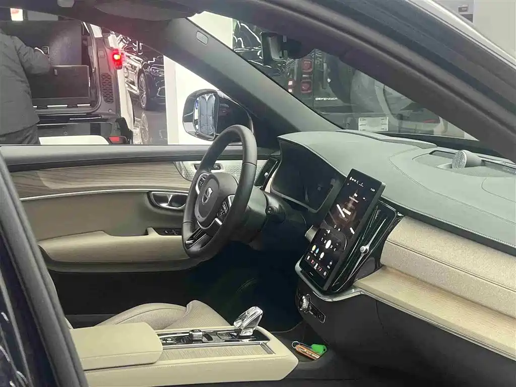 VOLVO XC90 PLUG IN HYBRID