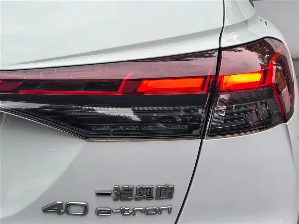 Audi Q4 e-tron 2025 2024 40 e-tron Pioneer Edition