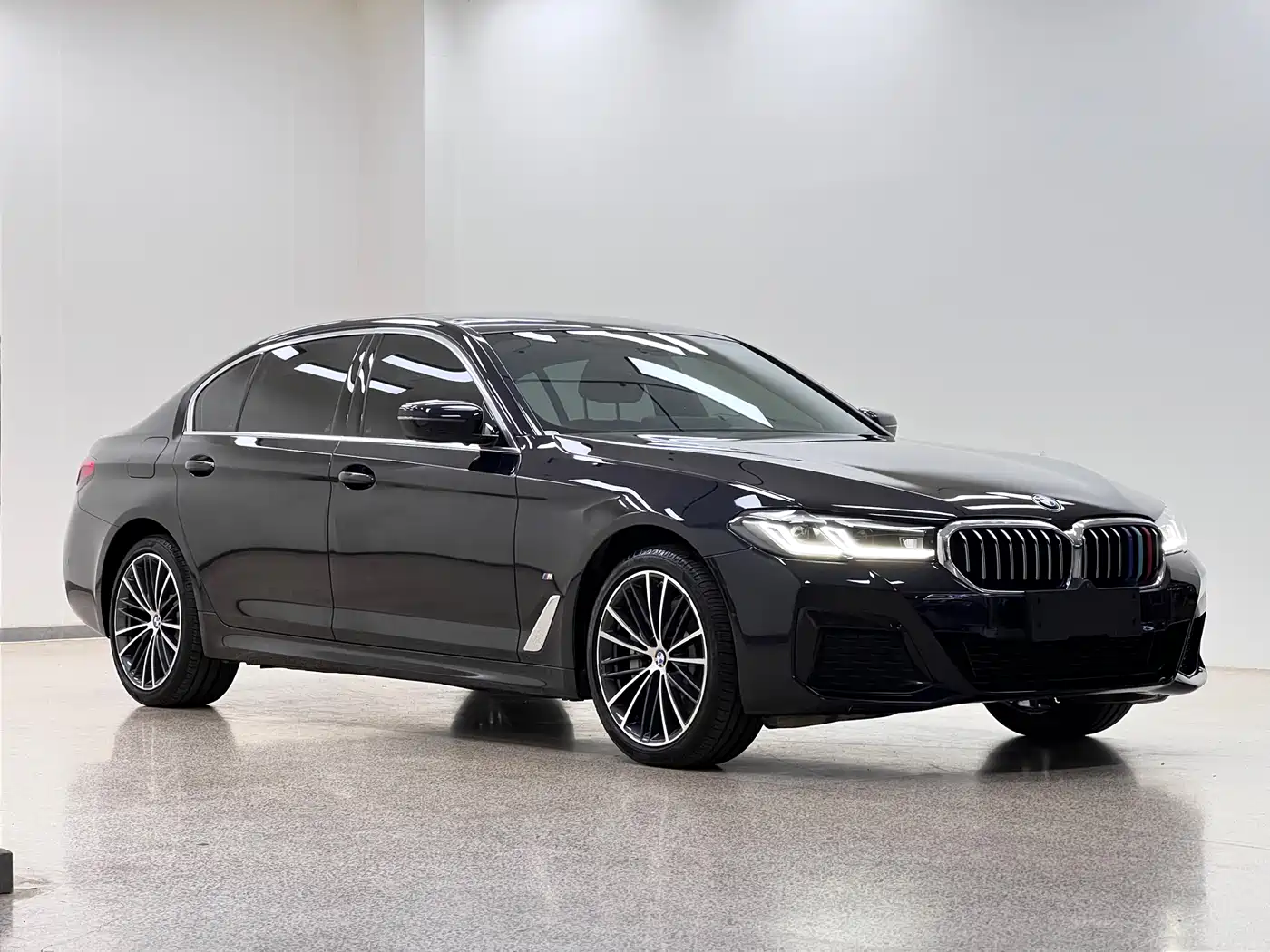 BMW 5 Series 2022 Facelift 530Li Leading M Sport Package фото 3