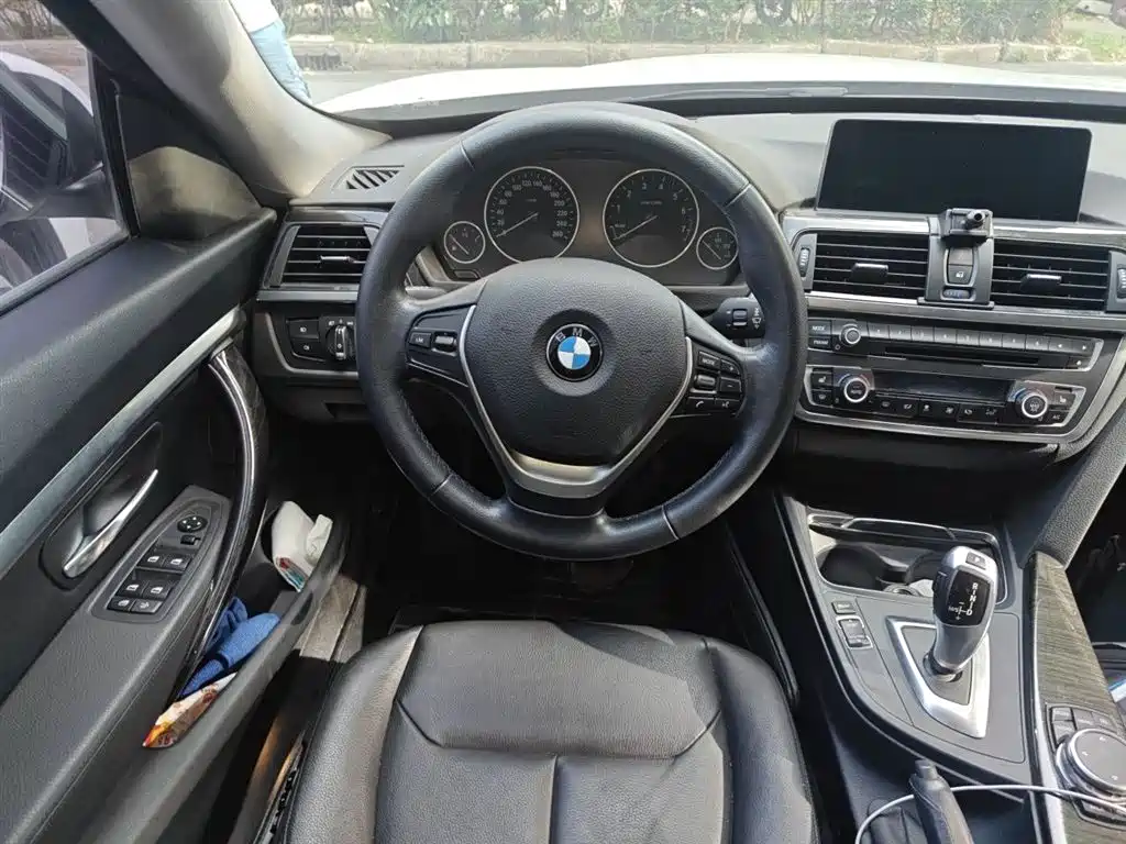 BMW 3 Series GT 2014 320i Design Package фото 3