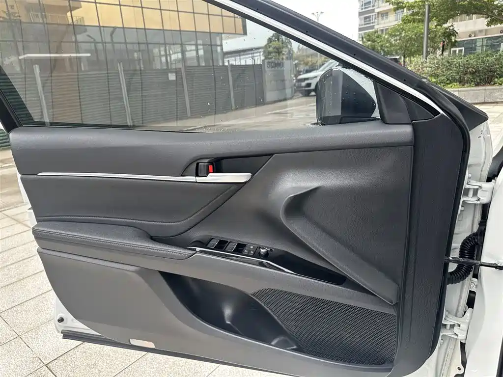 Toyota Camry 2021 Hybrid 2.5HG Luxury Edition фото 12