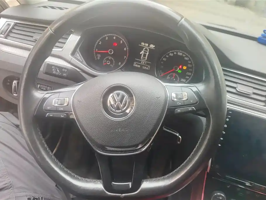 Volkswagen Passat 2016 330TSI DSG Honor Edition фото 15