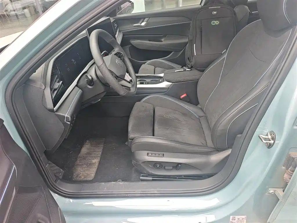Volkswagen Passat 2025 Model Pro 380TSI Starlight Dragon Premium Edition фото 15