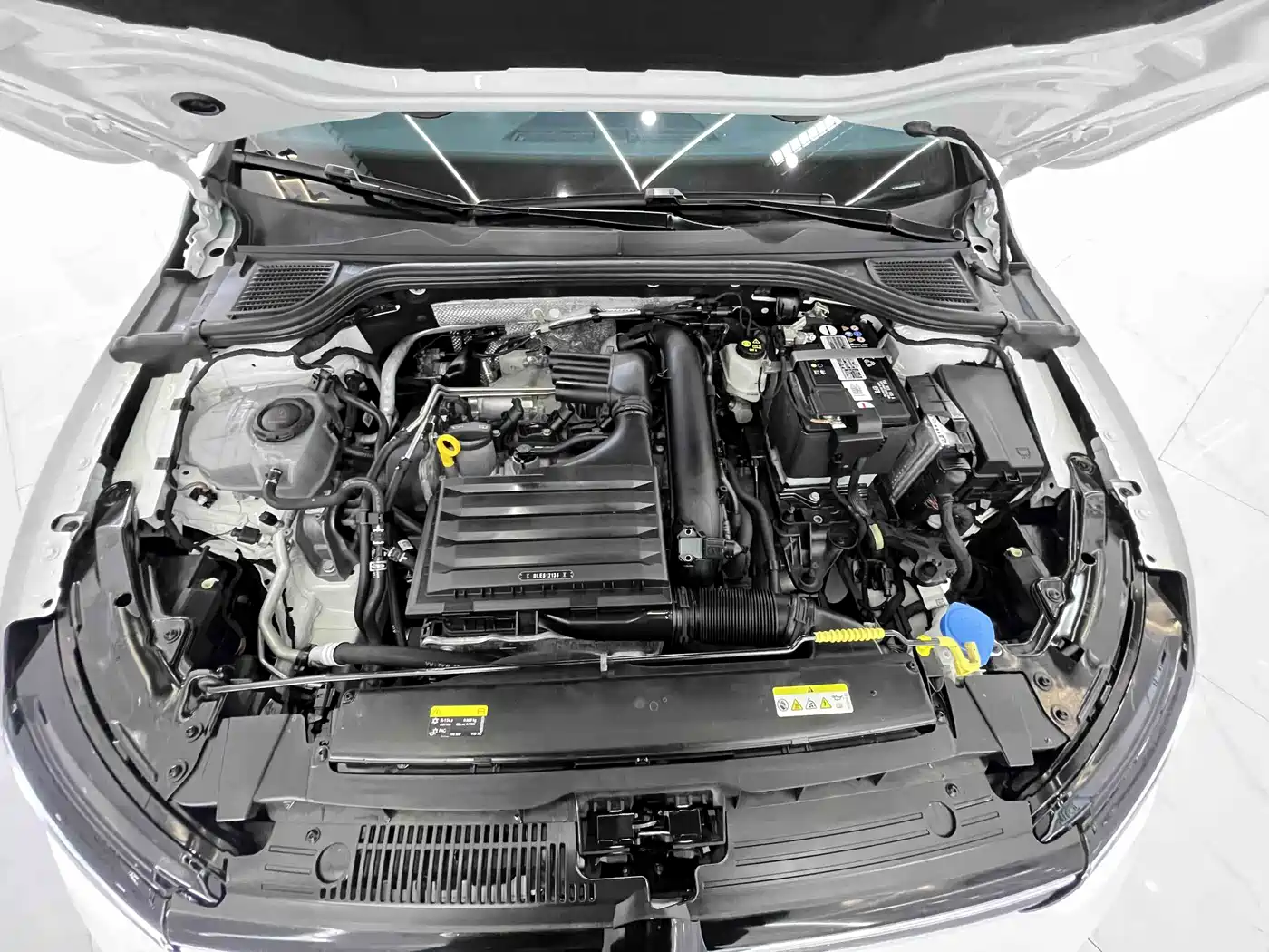 Volkswagen Golf 2023 280TSI DSG Pro 20th Anniversary Edition фото 20