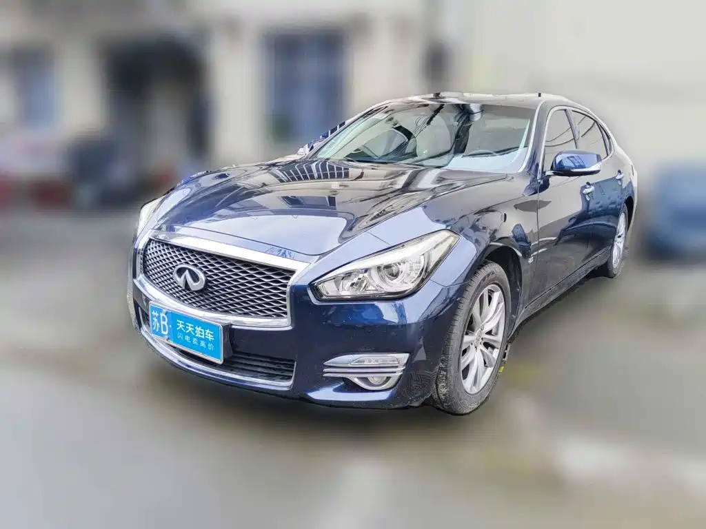 Infiniti Q70