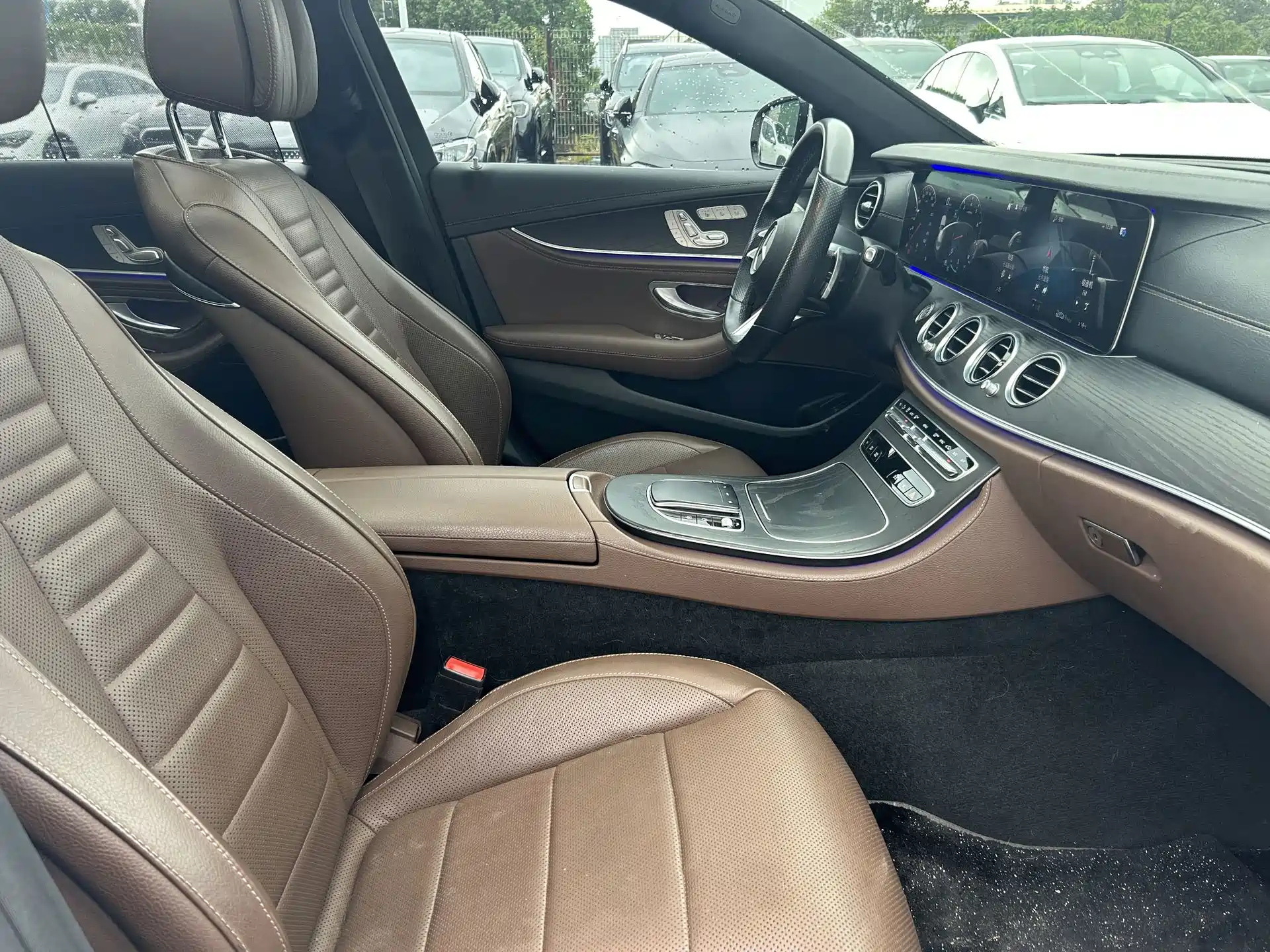 Фото 15 - Mercedes-Benz E-Class