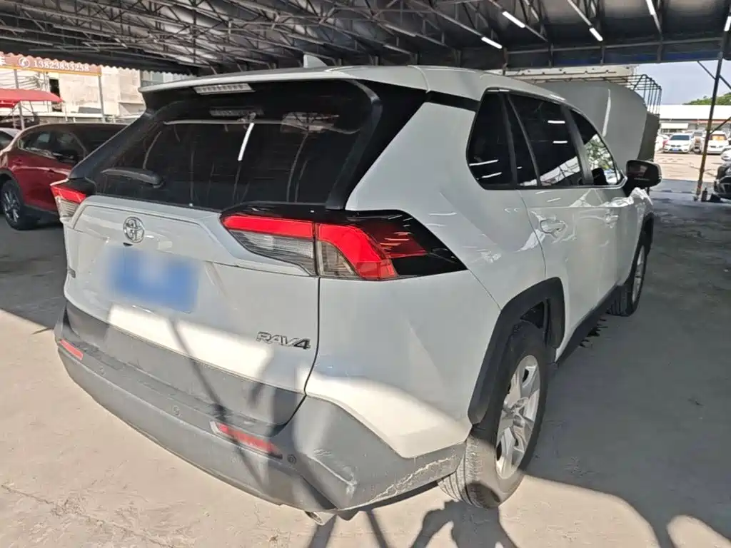 Toyota RAV4 2025 2024 2.0L CVT FWD Urban Edition