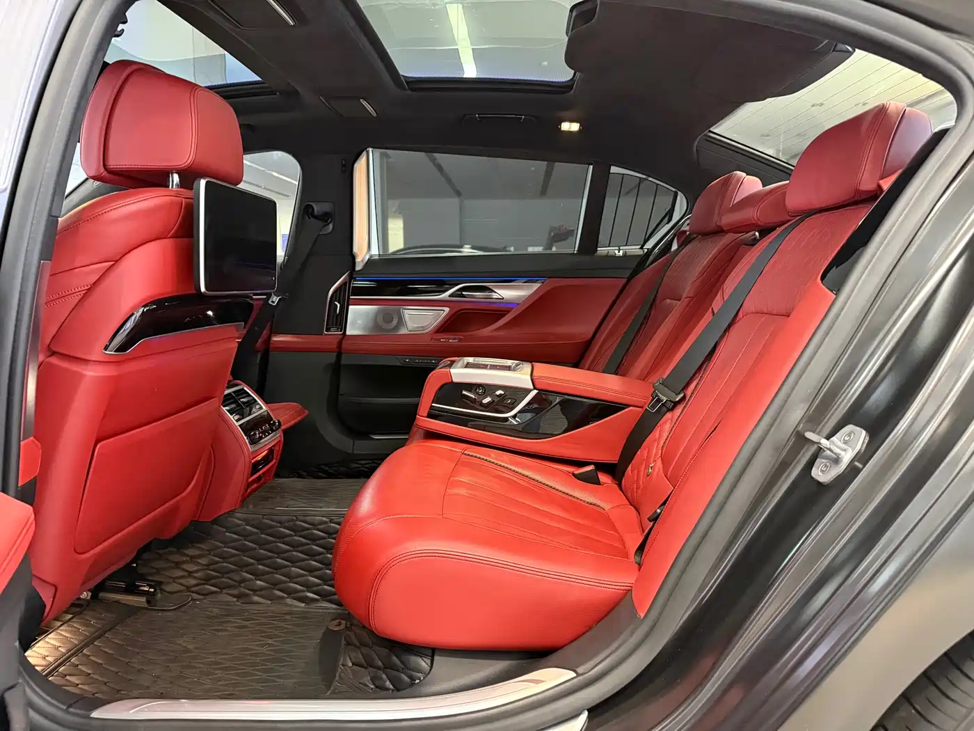 BMW 7 Series 2018 740Li xDrive Premium Type Excellence Package фото 17