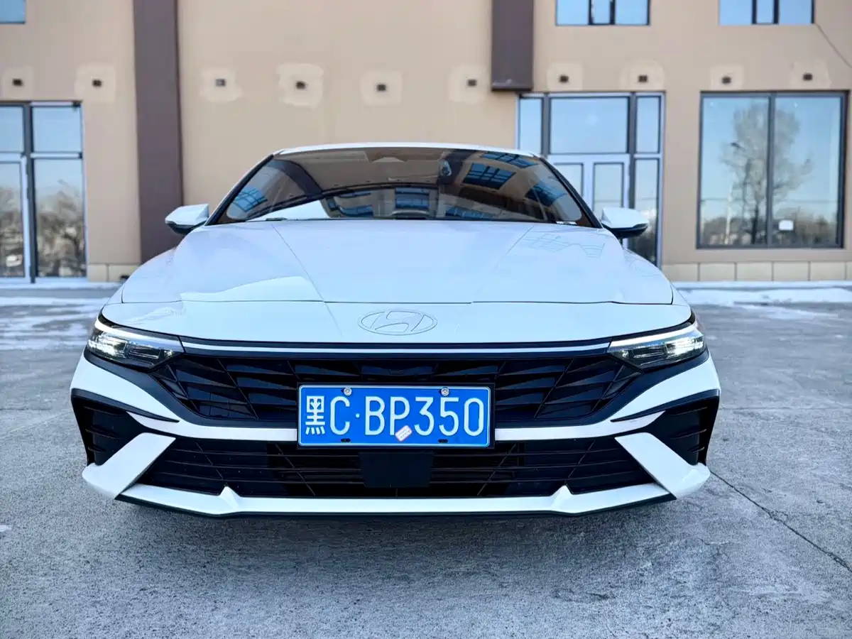 Hyundai Elantra 2023 Model 1.5L CVT LUX Premium Edition фото 2