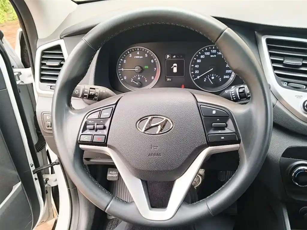 Hyundai Tucson 2015 1.6T Dual Clutch 2WD Smart фото 11