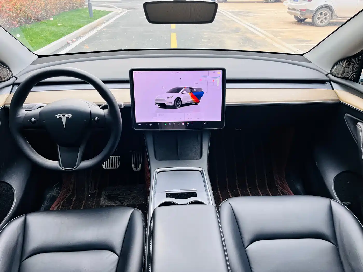 TESLA MODEL Y