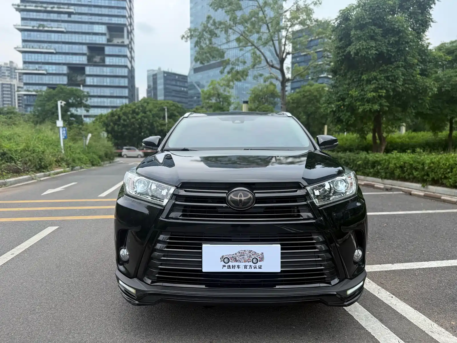 Photo 2 - Toyota Highlander