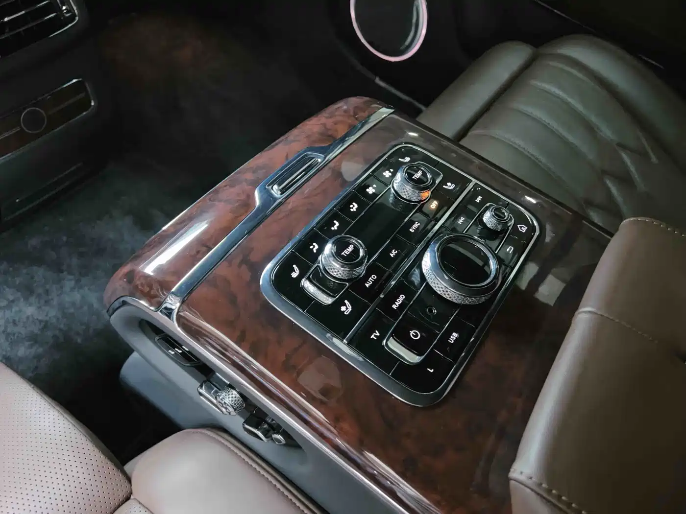 Hongqi Guoyao 2023 2022 4.0T Premium Flagship 4-Seater