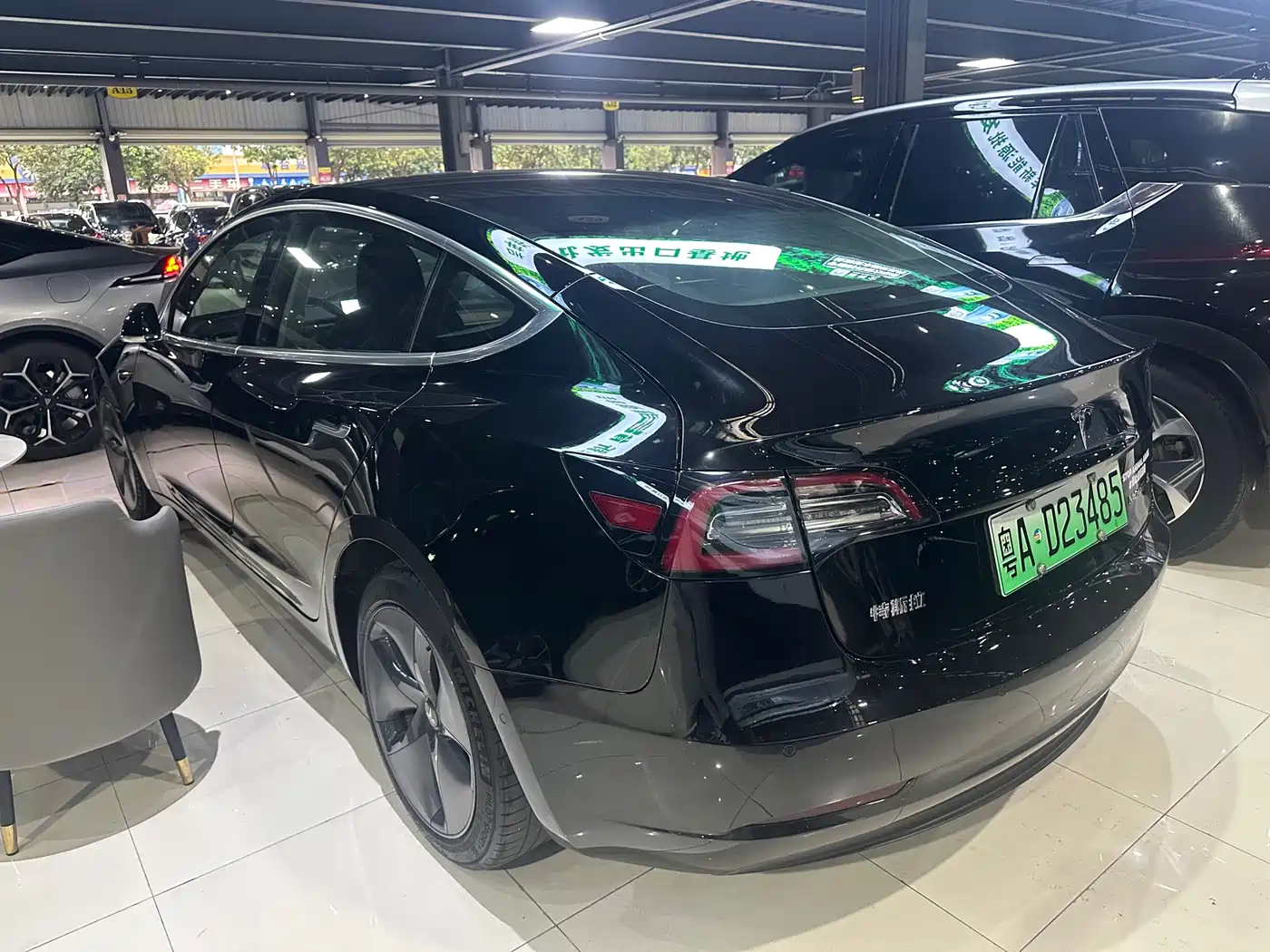TESLA MODEL 3
