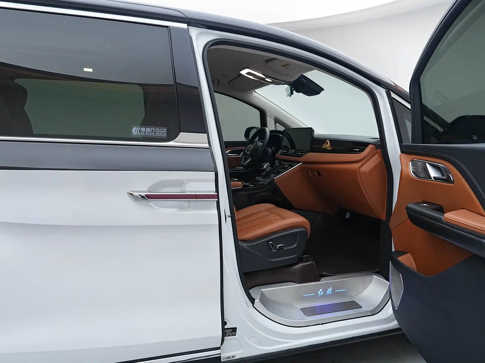 Фото 21 - Hongqi HQ9
