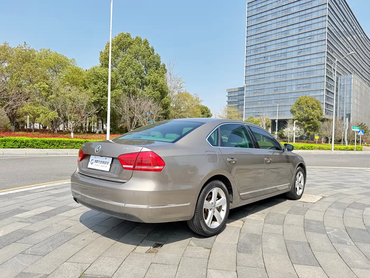 Volkswagen Passat 2014 1.8TSI DSG Executive Edition фото 6
