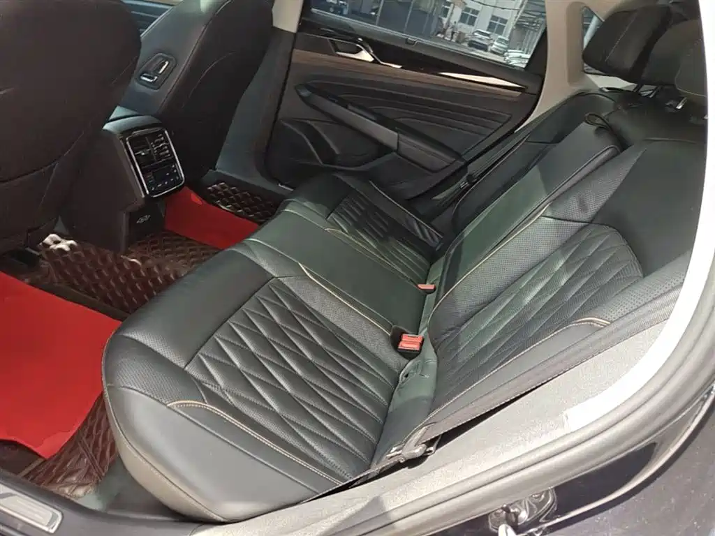 Volkswagen Passat 2019 330TSI Premium Edition China V фото 17