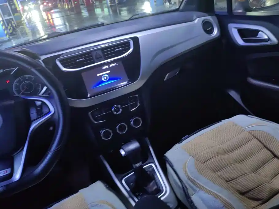 Zhonghua V3 2015 2015 1.5L Automatic Elite Model