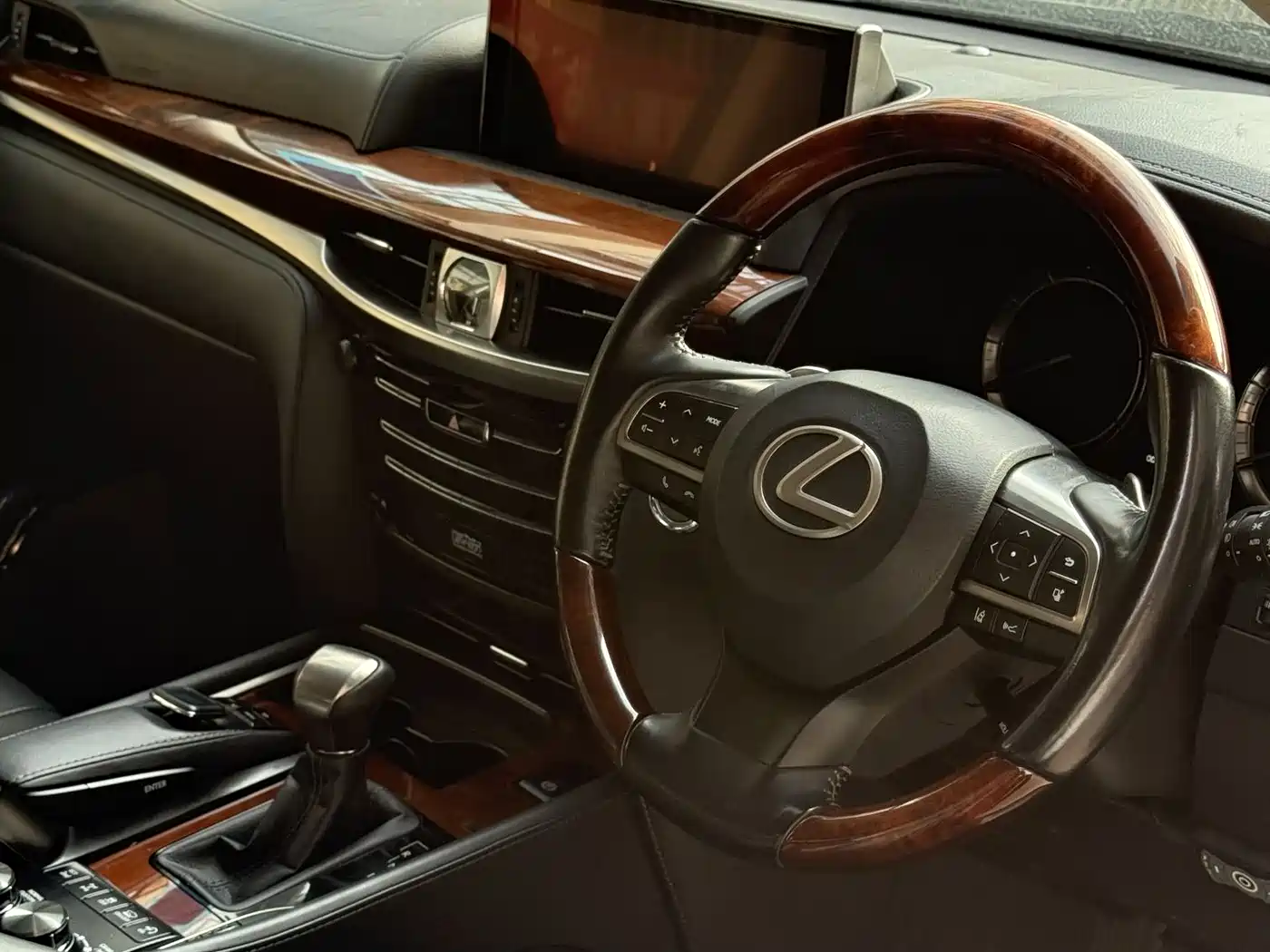 Lexus LX 2017 570 Peak Special Limited Edition фото 10