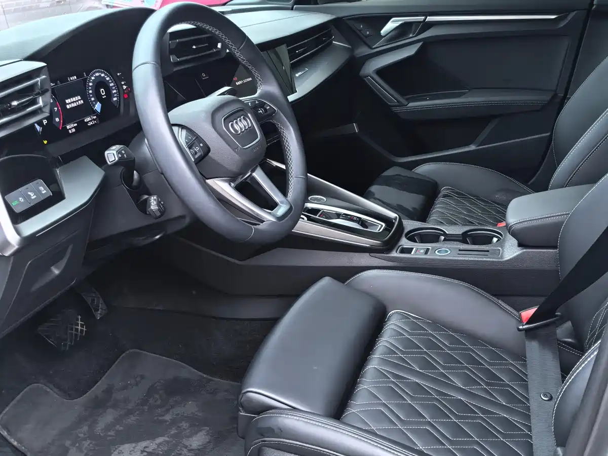 Audi A3 2025 Sportback 35TFSI Flying Premium фото 4