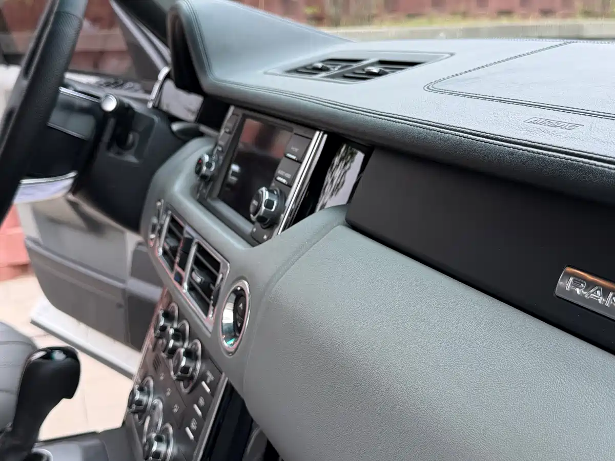 Land Rover Range Rover 2011 5.0 NA V8 HSE фото 12