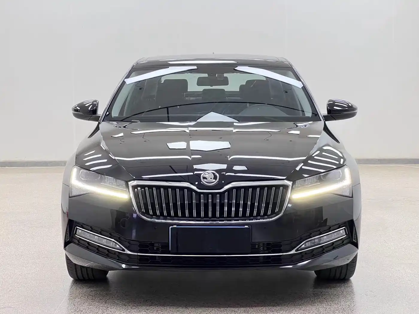 Škoda Superb 2025 Model TSI280 DSG Premium Edition фото 2
