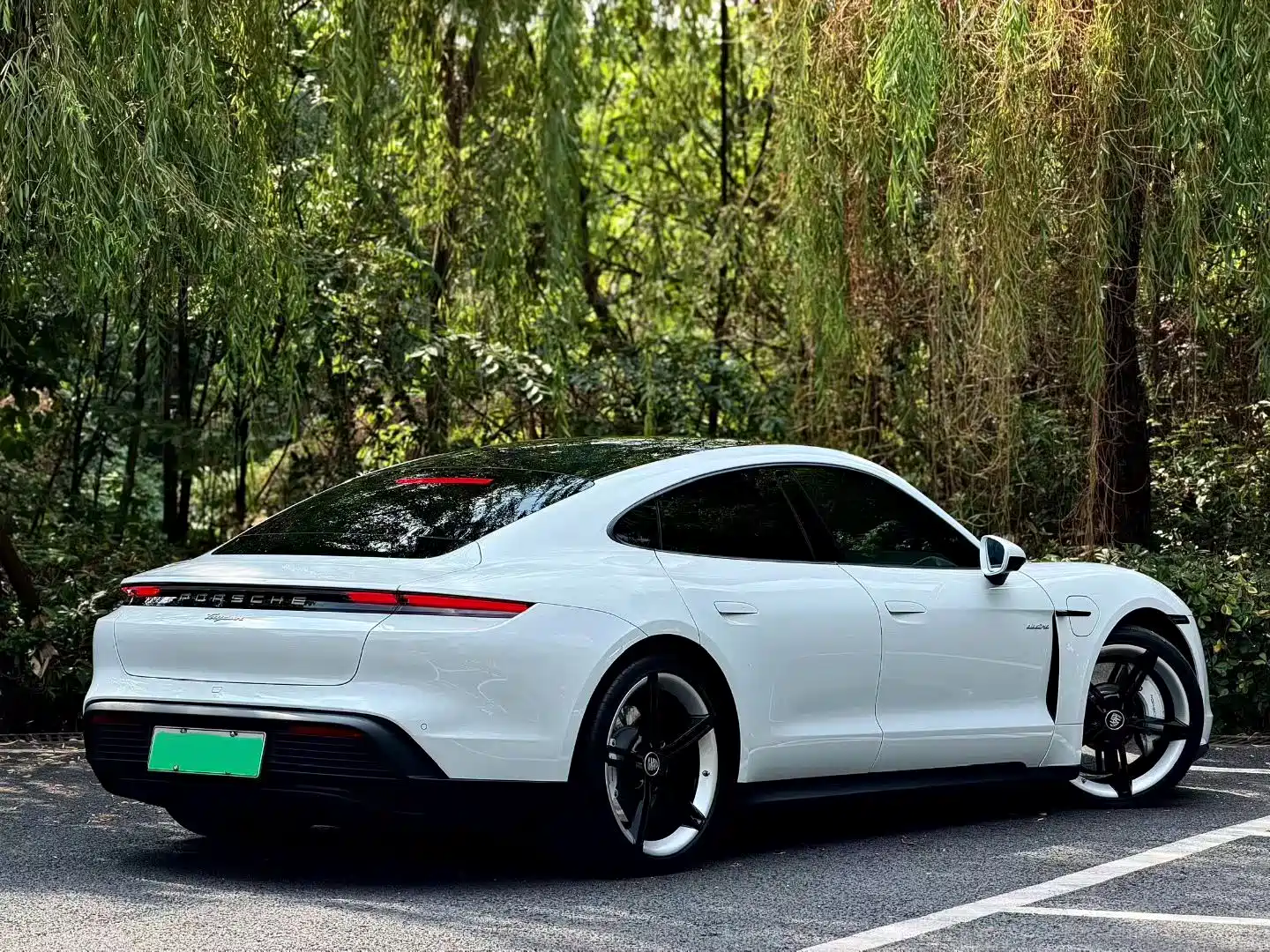 صورة 4 - Porsche Taycan