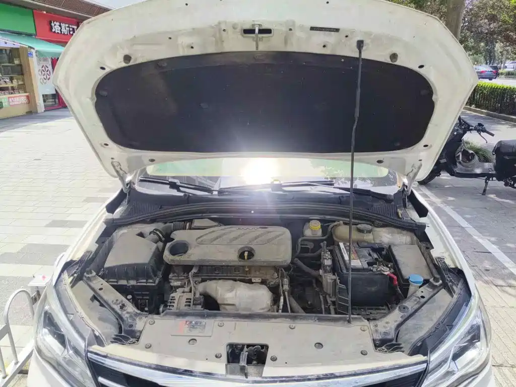 Фото 3 - Roewe i5