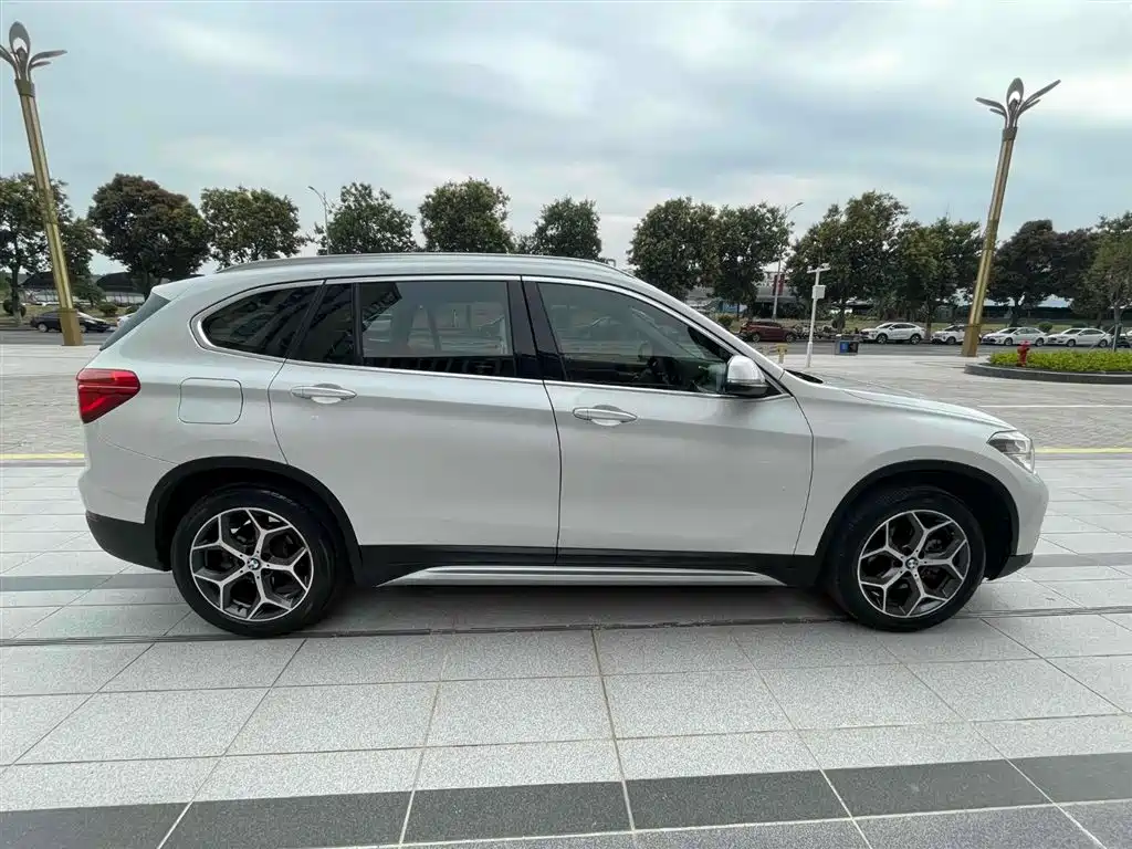 BMW X1 2019 sDrive18Li Premium Model фото 7