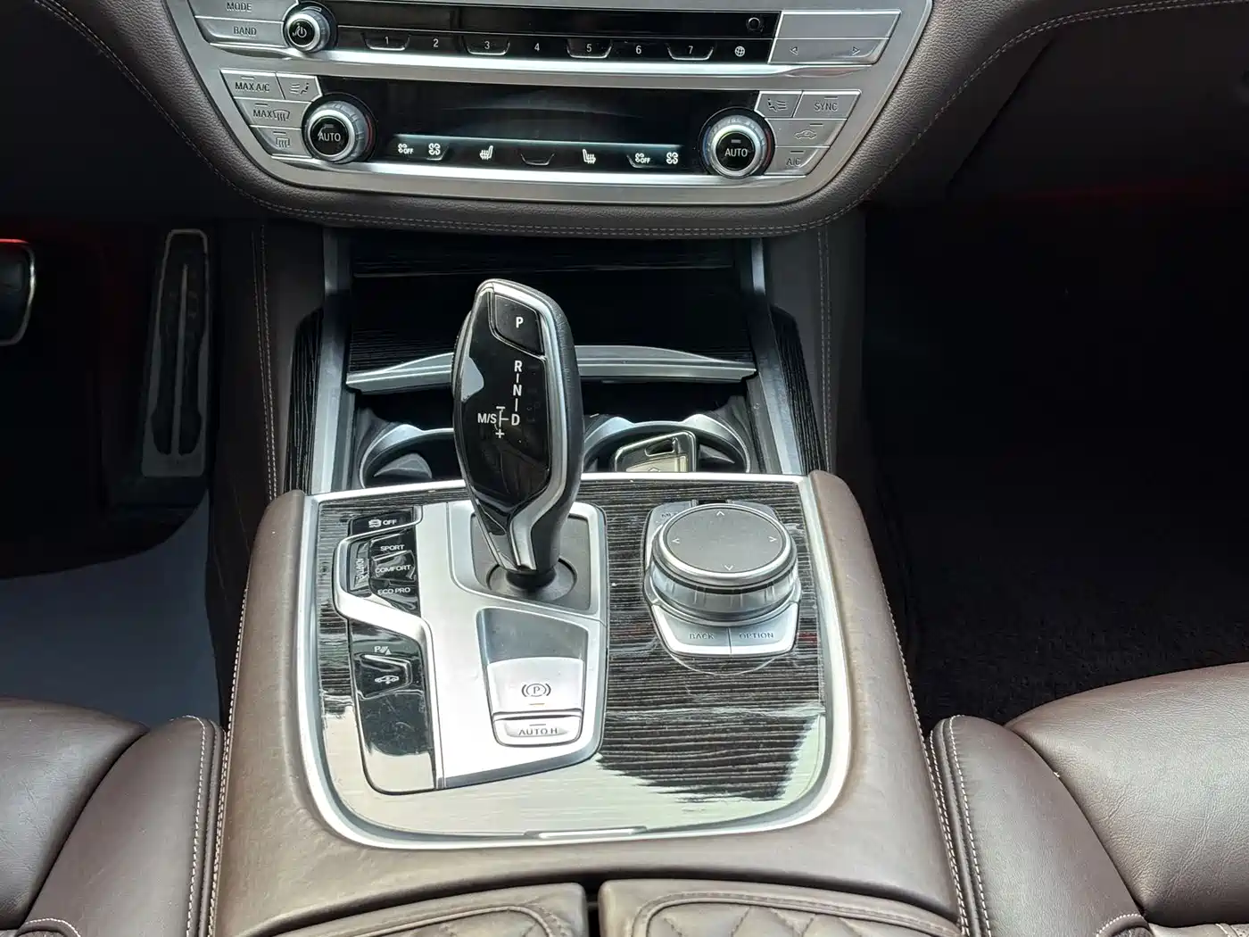 BMW 7 Series 2021 Model 740Li Leading M Sport Package фото 10