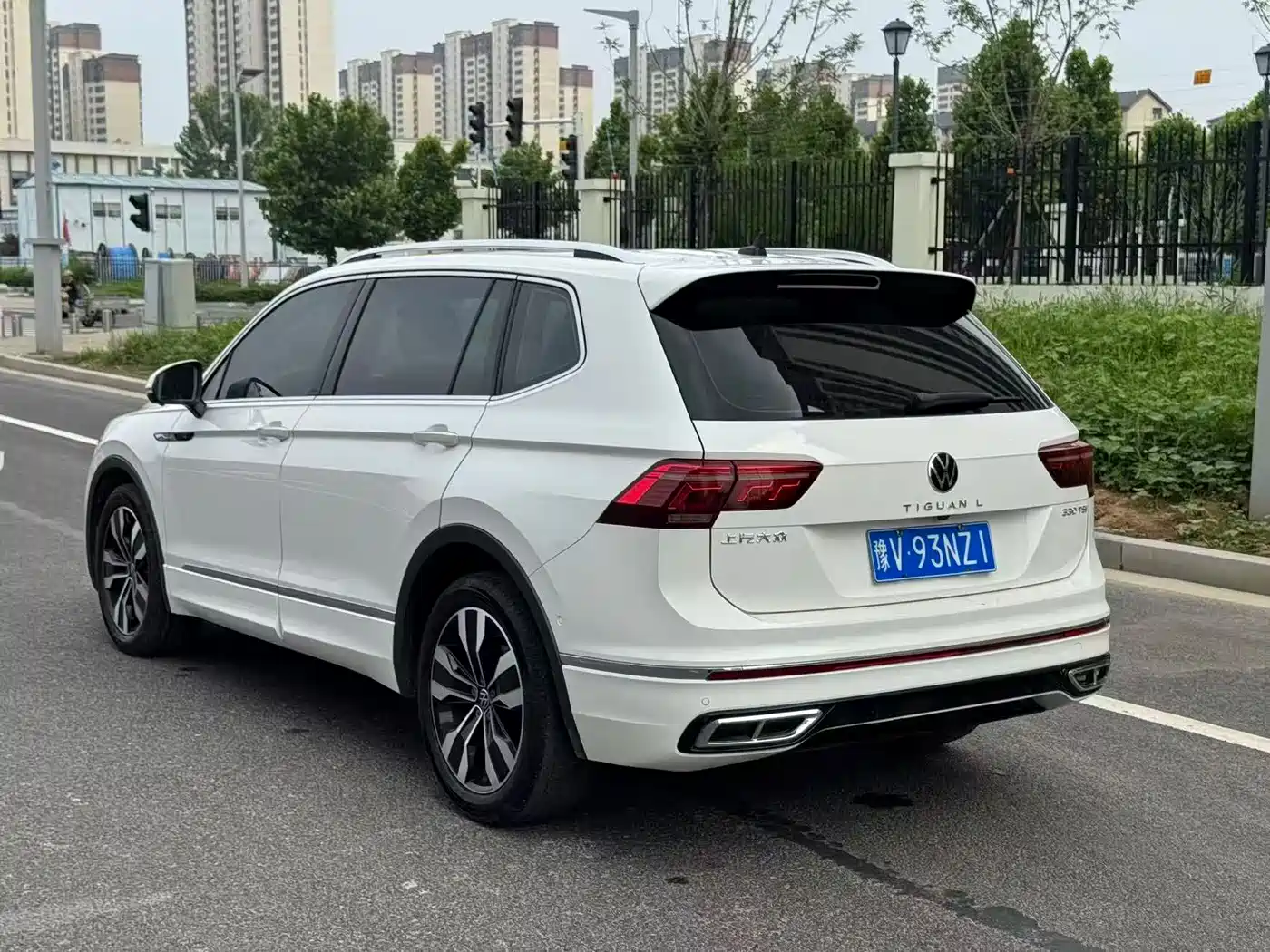 Volkswagen Tiguan L 2022 330TSI Auto 2WD R-Line Premium Edition фото 9