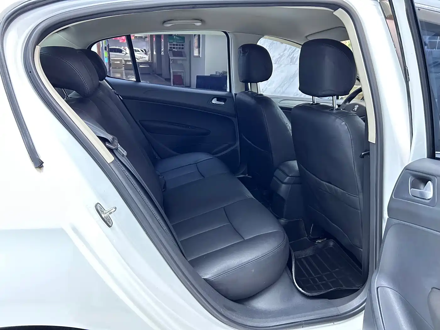 Peugeot 308 2014 Model Joy Edition Classic 1.6L Automatic Superior Style фото 11