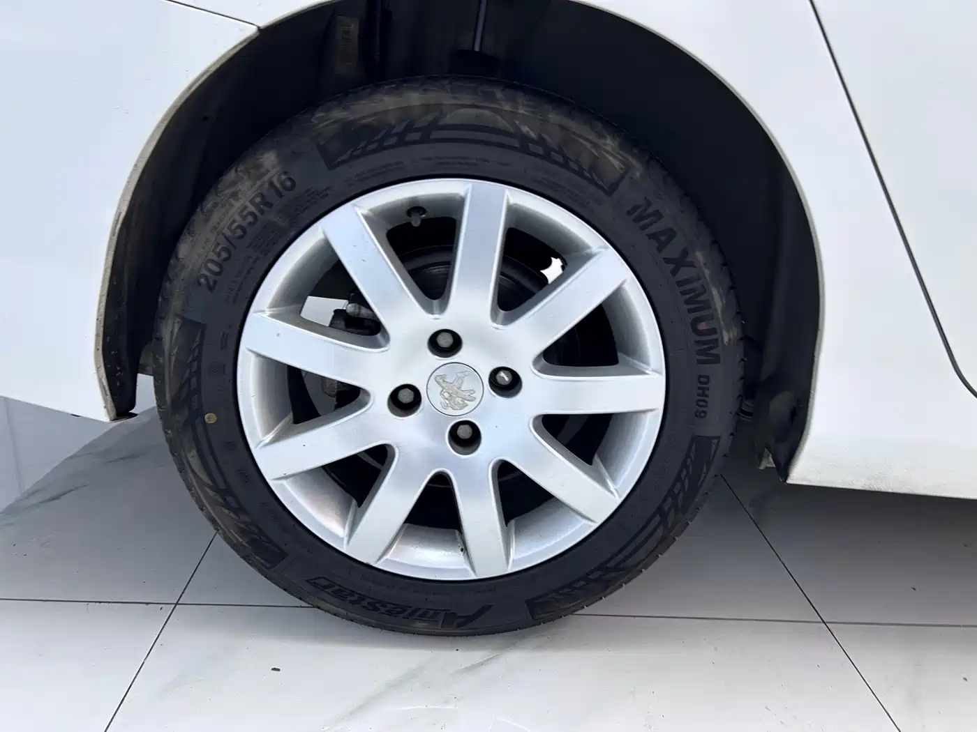 Peugeot 308 2014 Model Joy Edition Classic 1.6L Automatic Superior Style фото 23