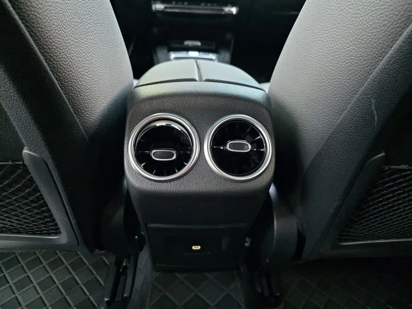 Mercedes-Benz A-Class 2024 A 200 L Fashion Edition фото 35