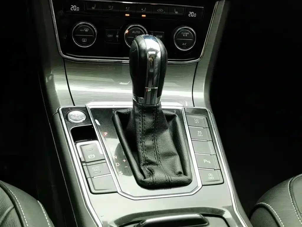 Volkswagen Passat 2017 280TSI DSG Prestige фото 13