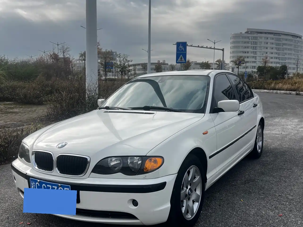BMW 3 Series 2005 320i Leading фото 3