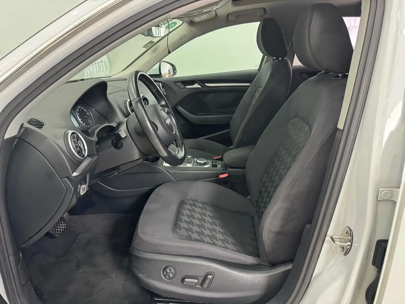 Audi A3 2016 Sportback 35 TFSI Leadership фото 6