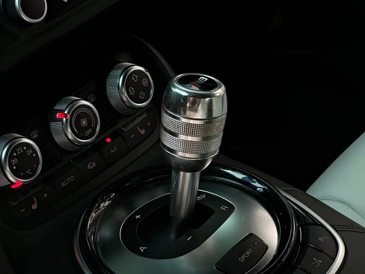 Audi R8 2014 4.2 FSI quattro фото 6