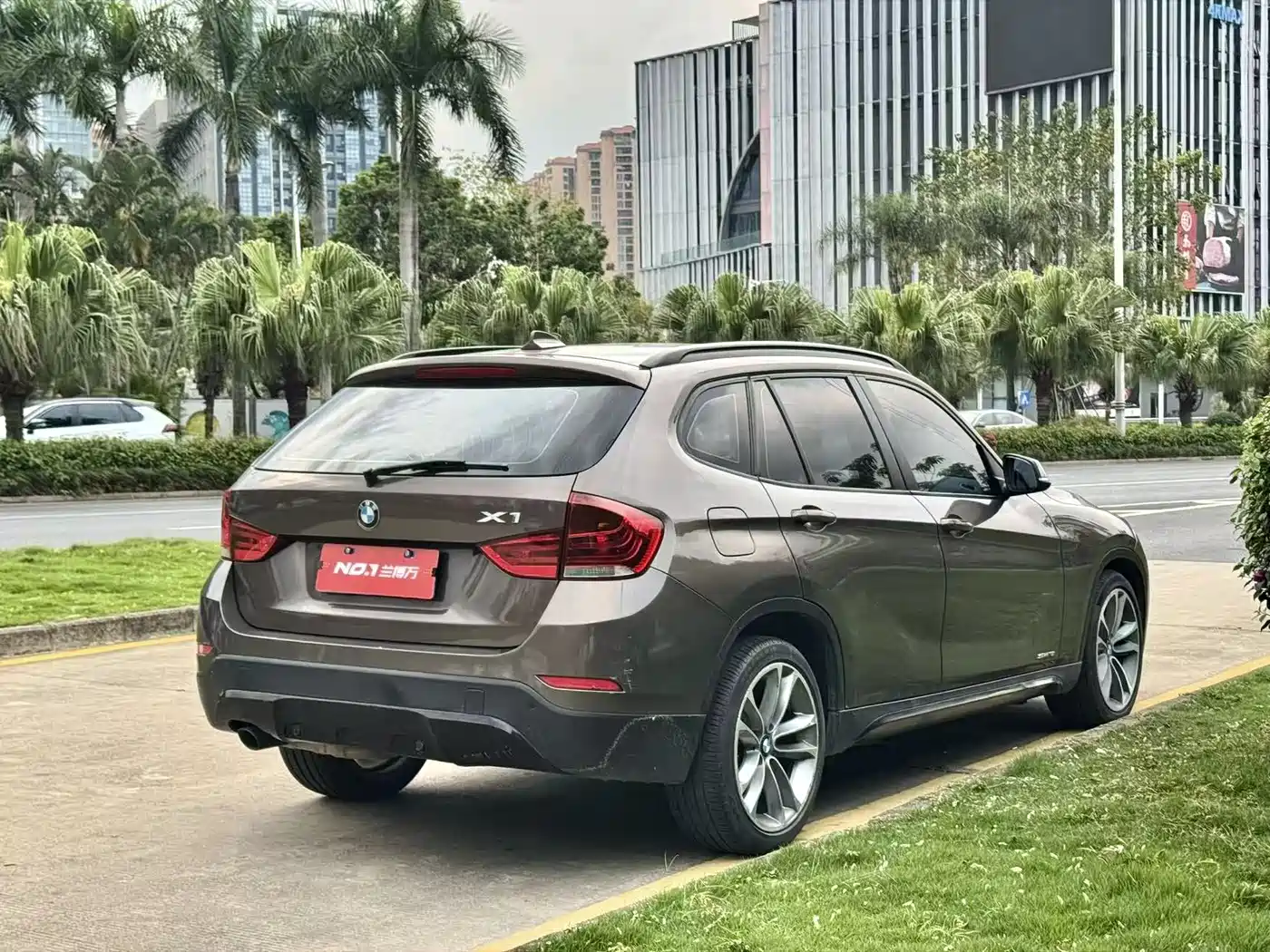 BMW X1 2013 sDrive18i Sport Design Package фото 12