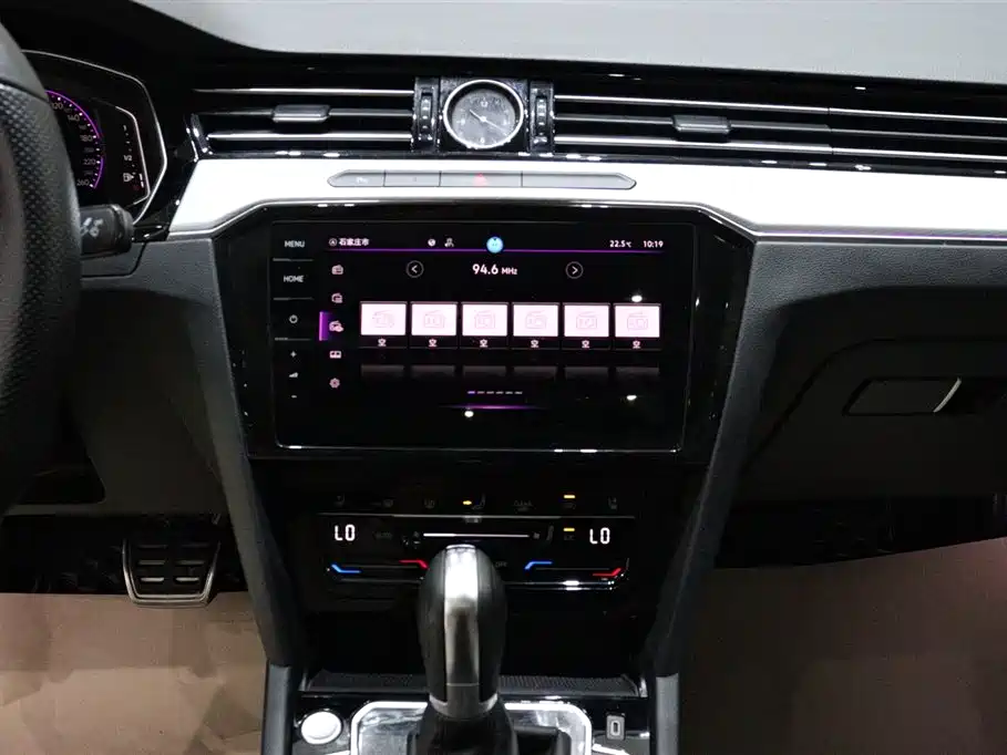 Volkswagen Magotan 2023 Model 2 Million Commemorative Edition 330TSI DSG Luxury фото 14
