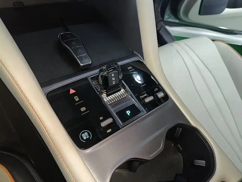 BYD Song PLUS PHEV 2024 Glory Edition DM-i 110km Flagship фото 14