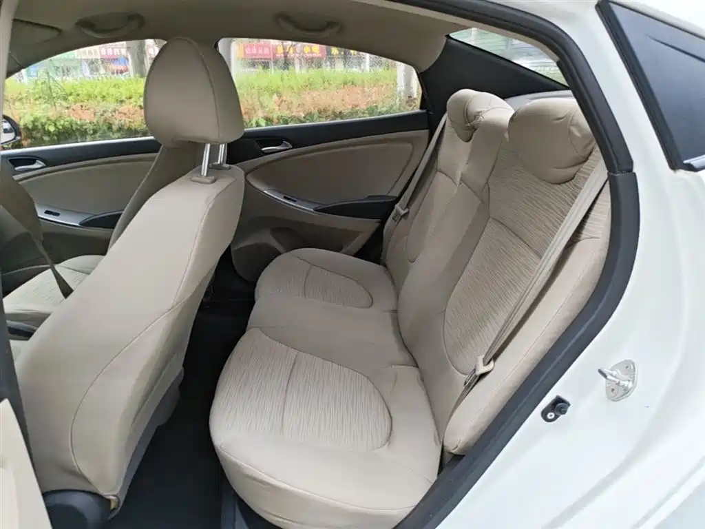 Hyundai Verna 2014 1.4L Manual Smart GLS фото 17