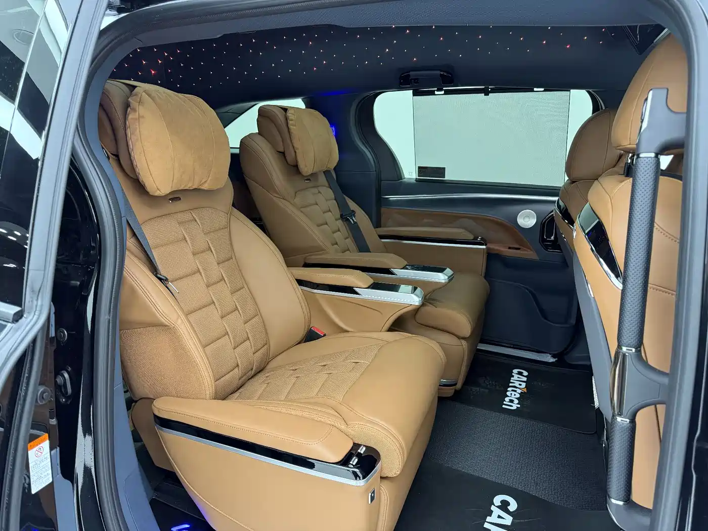 Toyota Granvia 2024 2.5L Hybrid Comfort фото 12