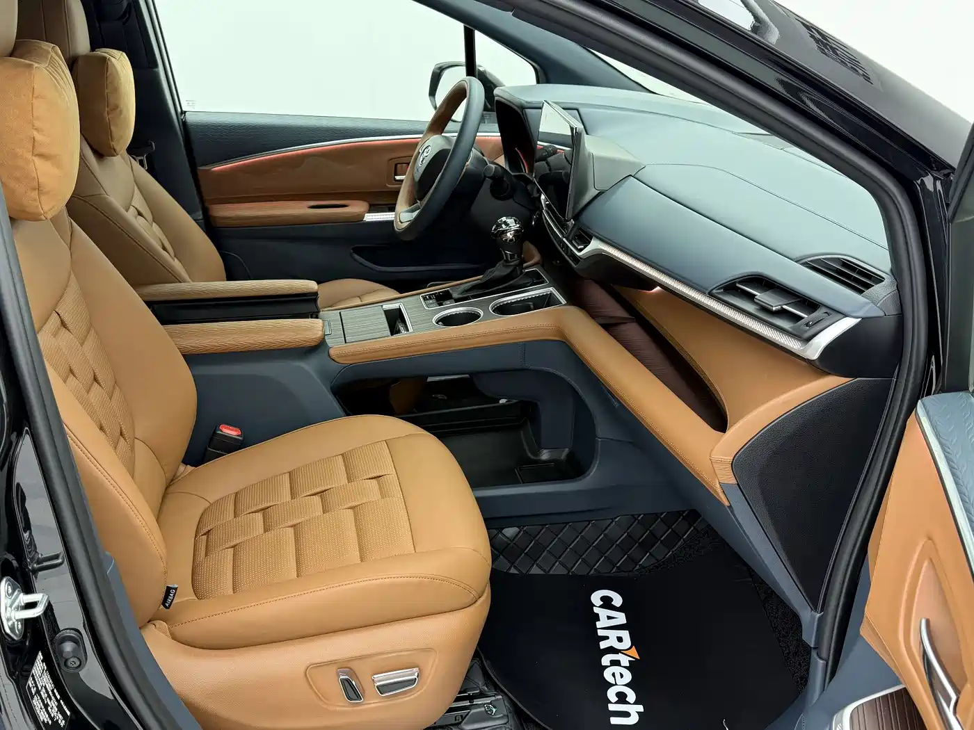 Toyota Granvia 2024 2.5L Hybrid Comfort фото 9