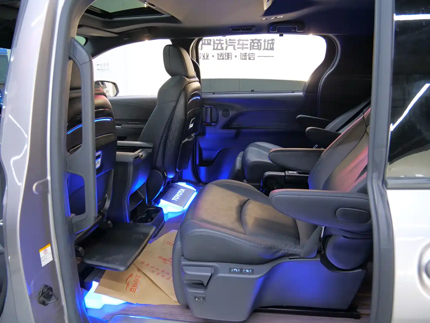 Toyota Sienna 2021 2.5L Hybrid Premium Edition фото 22