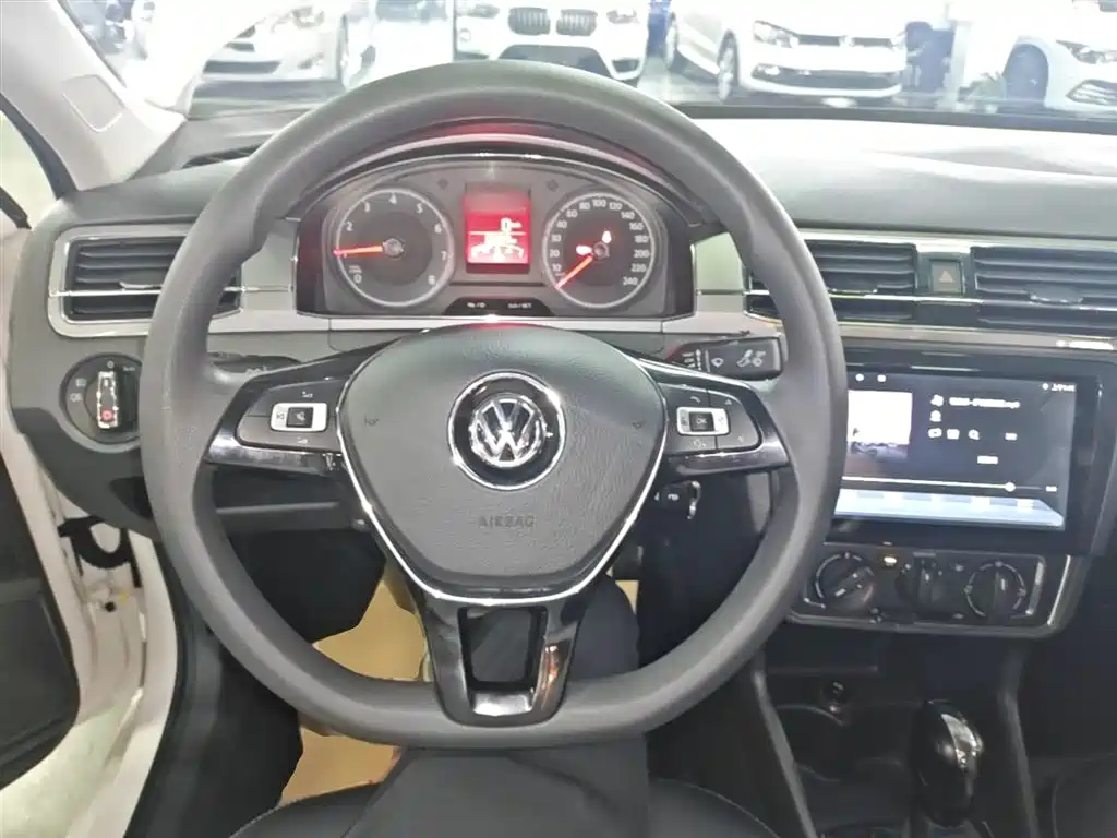 Volkswagen Santana 2016 1.6L Automatic Comfort Edition фото 11