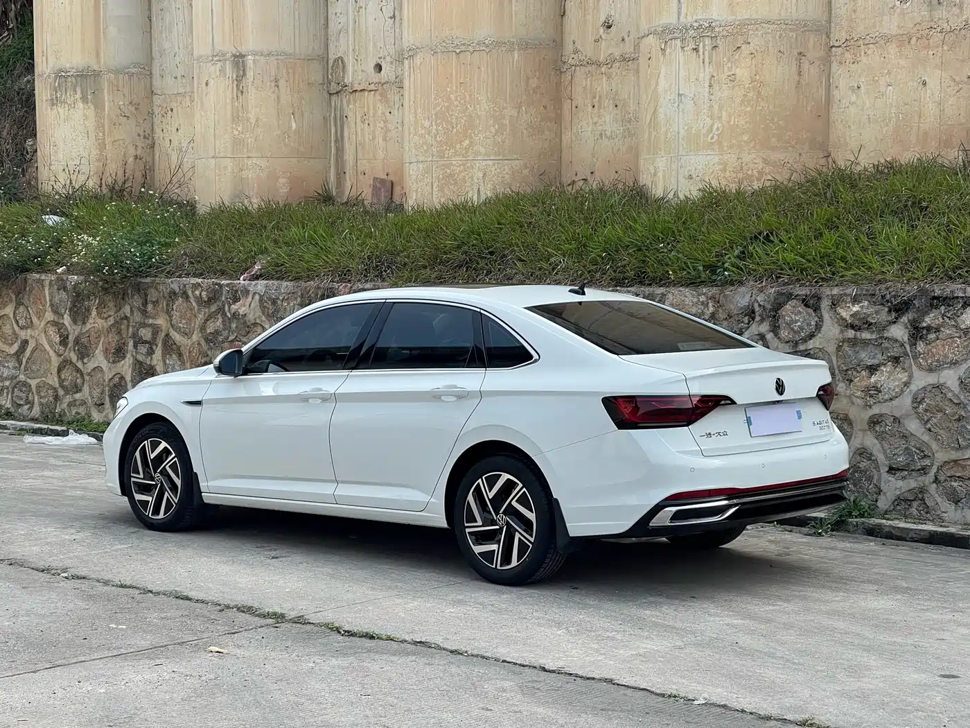 Volkswagen Sagitar 2023 300TSI DSG Surpassing Edition фото 9