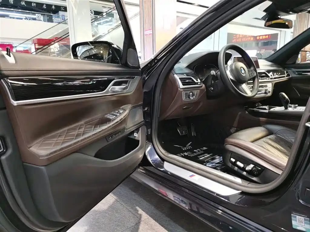 BMW 7 Series 2019 Facelift 740Li Leading M Sport Package фото 5