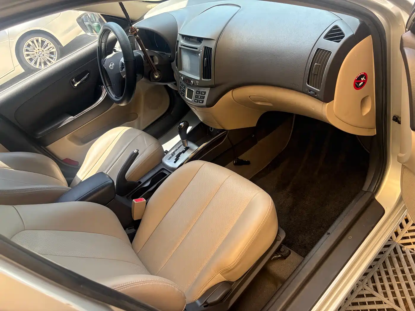 Hyundai Elantra 2011 1.6L Automatic Luxury фото 9