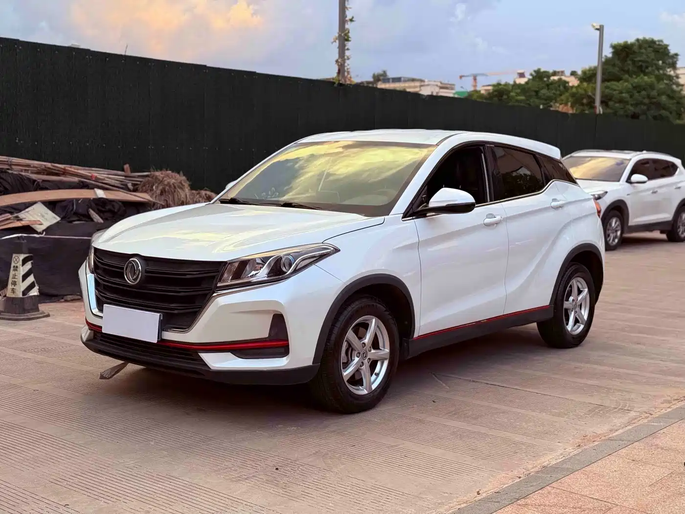 Dongfeng Fengguang Fengon 500 2021 2021 1.5L CVT Comfort